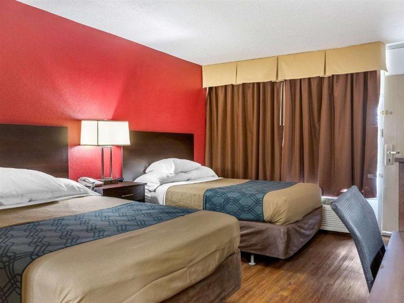 Econo Lodge Shorewood Exterior photo